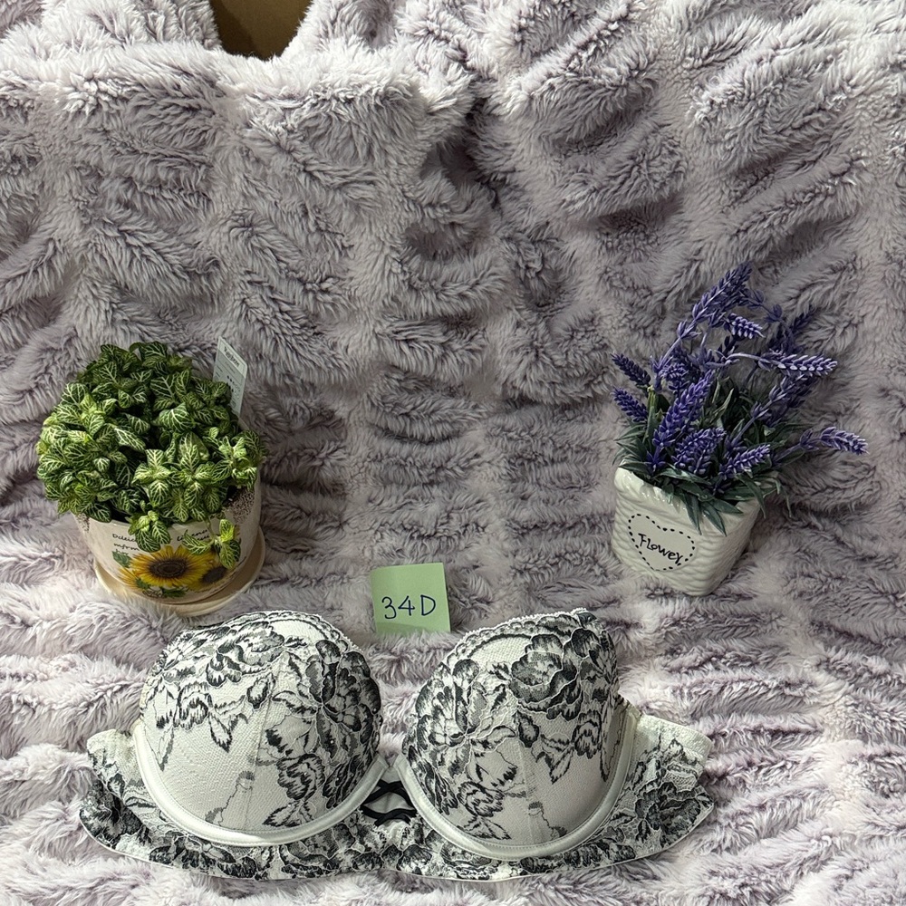 La SENZA Diva Demi Bra in white and Black along with tiny, sparkly gems